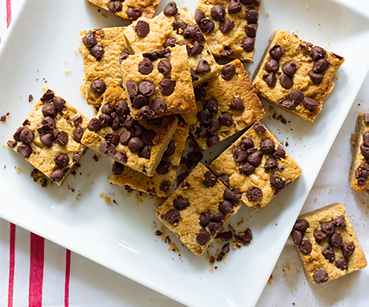 Chocolate chip blondie dessert.