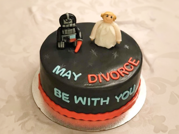 A cake with "May divorce be with you" written on it.