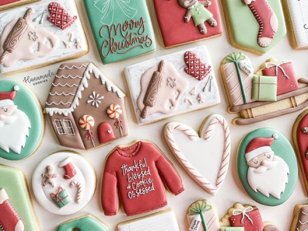 Royal icing Christmas cookies.