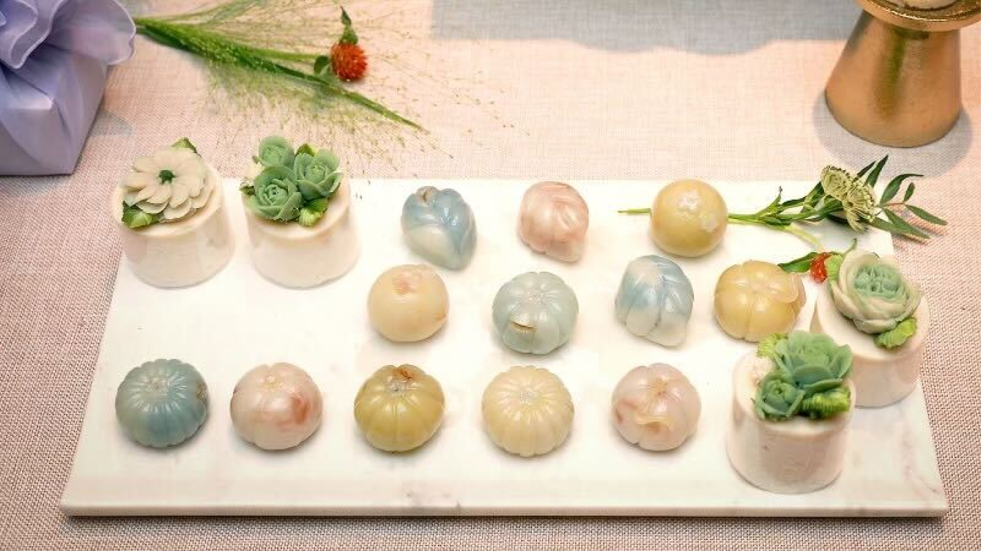 A selection of pretty rice cakes.
