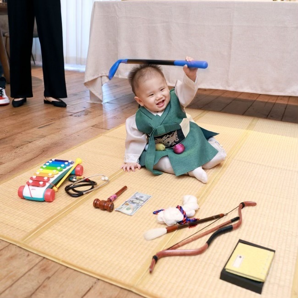 A child choosing an object for his dol.